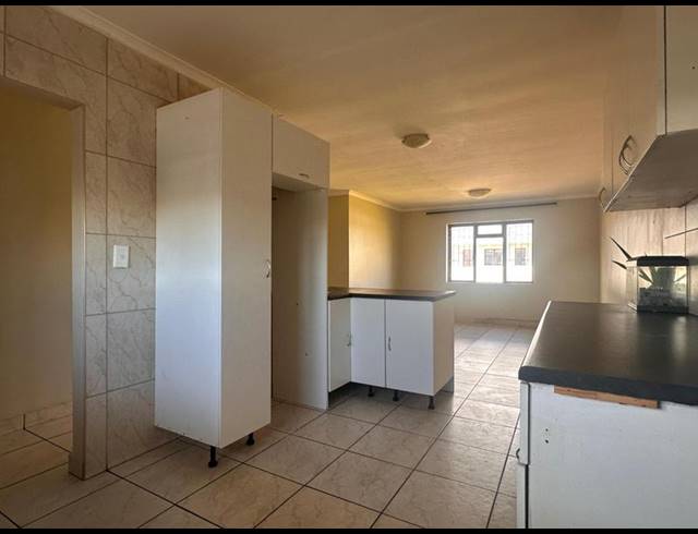 2 BEDROOM PROPERTY TO RENT IN STRAND CENTRAL